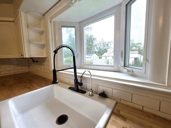Building Photo - 1209 Belmont Ave
