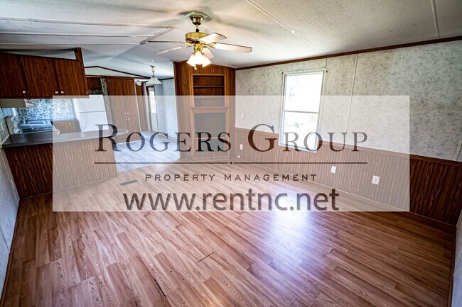 Building Photo - 105 Mark St