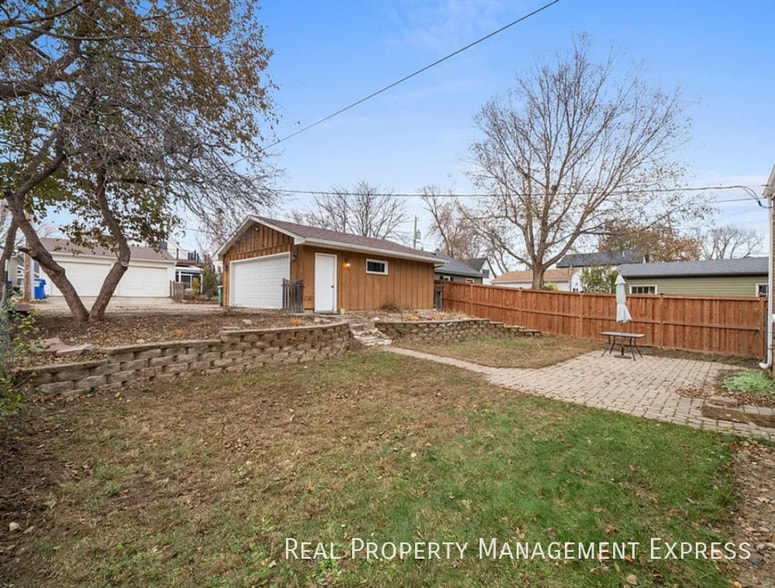 Building Photo - Beautiful 4 Bedroom 1.5 Bath Single Family Home in Central Sioux Falls