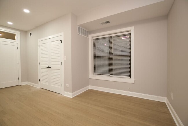 Building Photo - 656 W Gordon Terrace