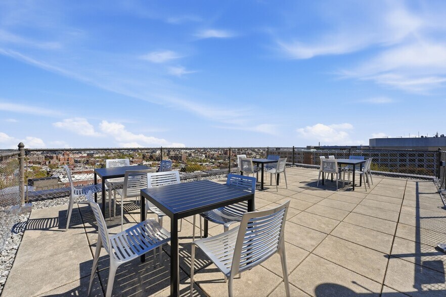 Building Photo - 1954 Columbia Rd NW