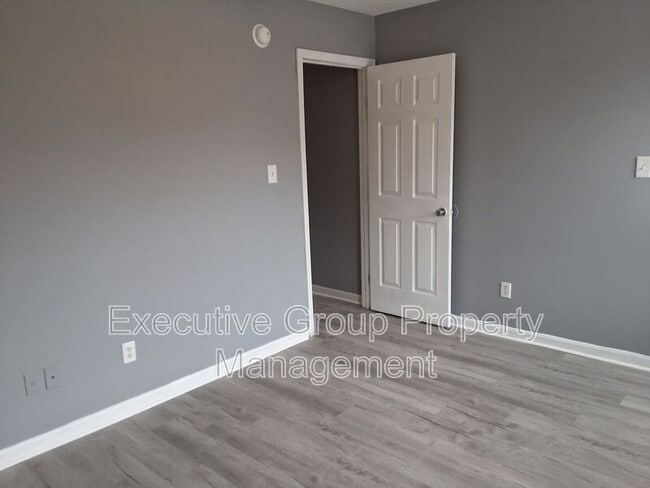 Building Photo - 1115 Crowne Pointe Dr