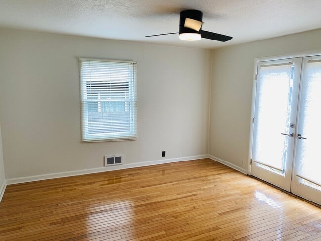 Building Photo - Modern and Crisp throughout-Charmer Bungalow