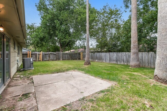Building Photo - 6527 La Violetta Dr