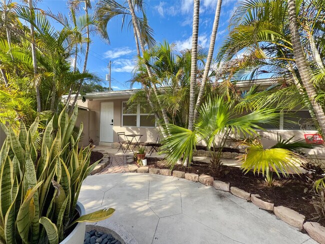 Building Photo - 924 NE 17th Terrace