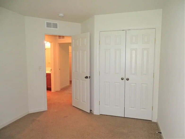 Building Photo - 185 Linda Sue Ln