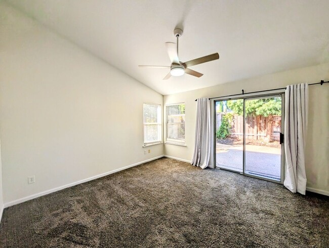 Building Photo - BEAUTIFUL SINGLE FAMILY HOME IN FOLSOM!