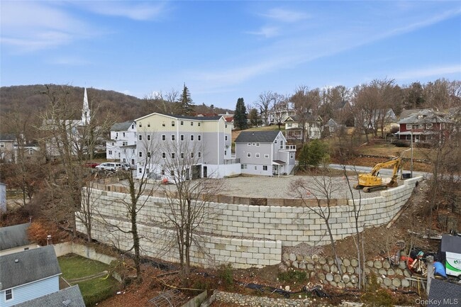 Building Photo - 99 Main St