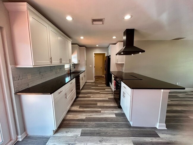 Building Photo - 316 NW Avens St