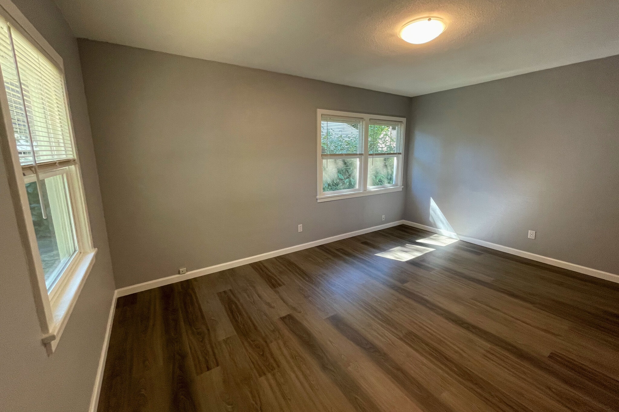 Building Photo - 2102 W 28th St