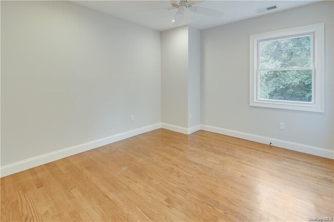 Building Photo - 8 Montfort Woods Rd