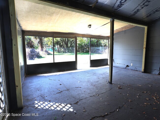 Building Photo - 317 Pineda St