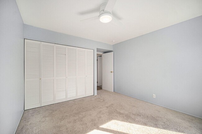 Building Photo - 1325 S Maple Rd