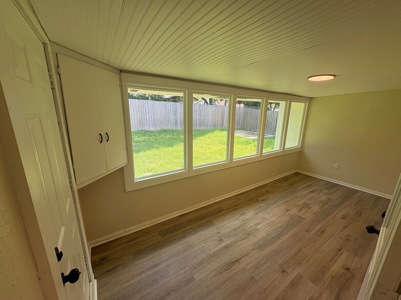 Building Photo - 14147 Swallow Dr