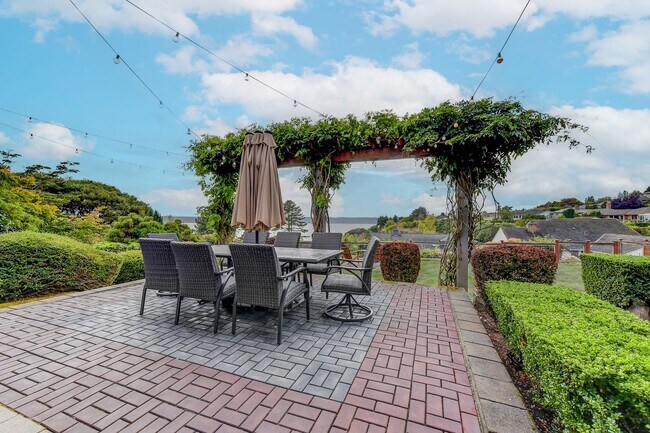 Building Photo - Space to Live, Host, and Breathe, All With a View of the Sound