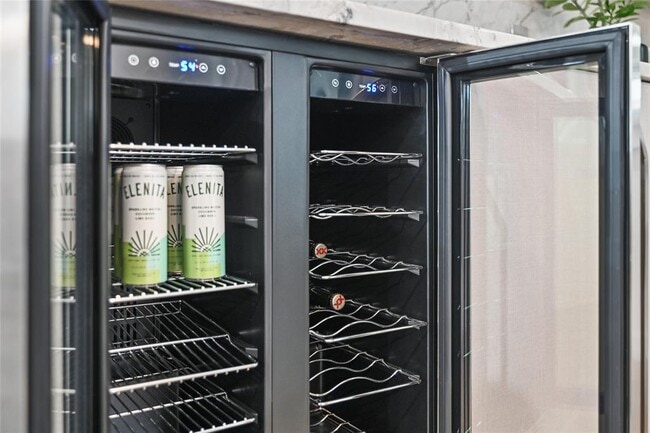 Building Photo - 6906 Lunar Dr