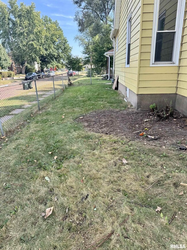 Building Photo - 201 S Howell St