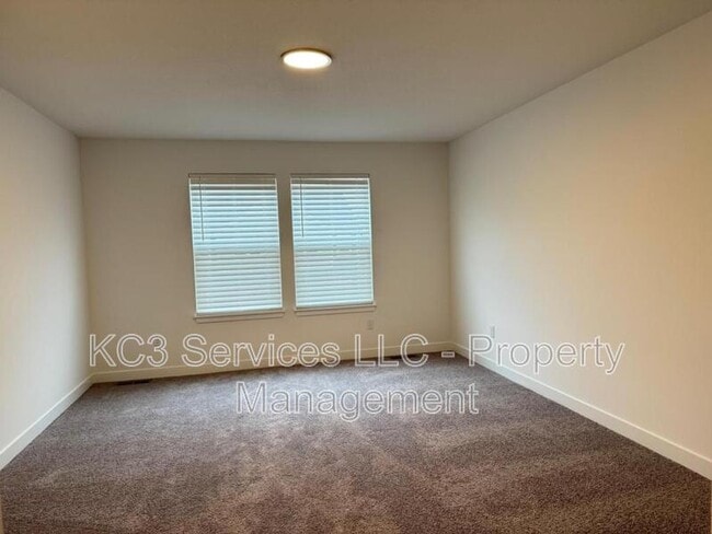 Building Photo - 3722 SW Knoxville Ct