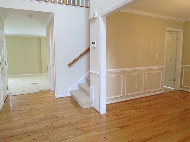 Building Photo - 305 Cinnamon Way