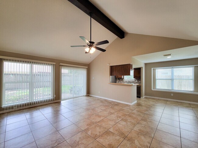 Building Photo - BEAUTIFUL 3 BEDROOM 2 BATH UPDATED HOME WI...
