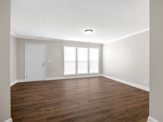 Building Photo - Freshly Renovated 2 BR, 2.5 BA Townhome Mi...