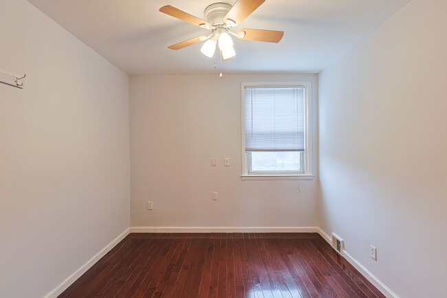 Building Photo - 2421 Vista St