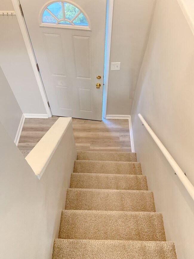 Building Photo - Millard 3 bed 2 bath $1900