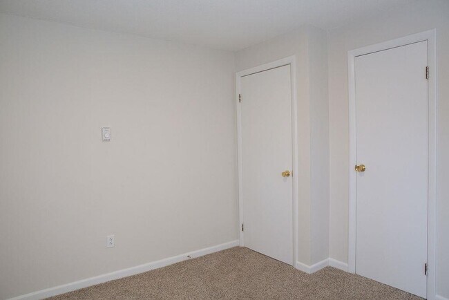 Building Photo - 180 N Main St