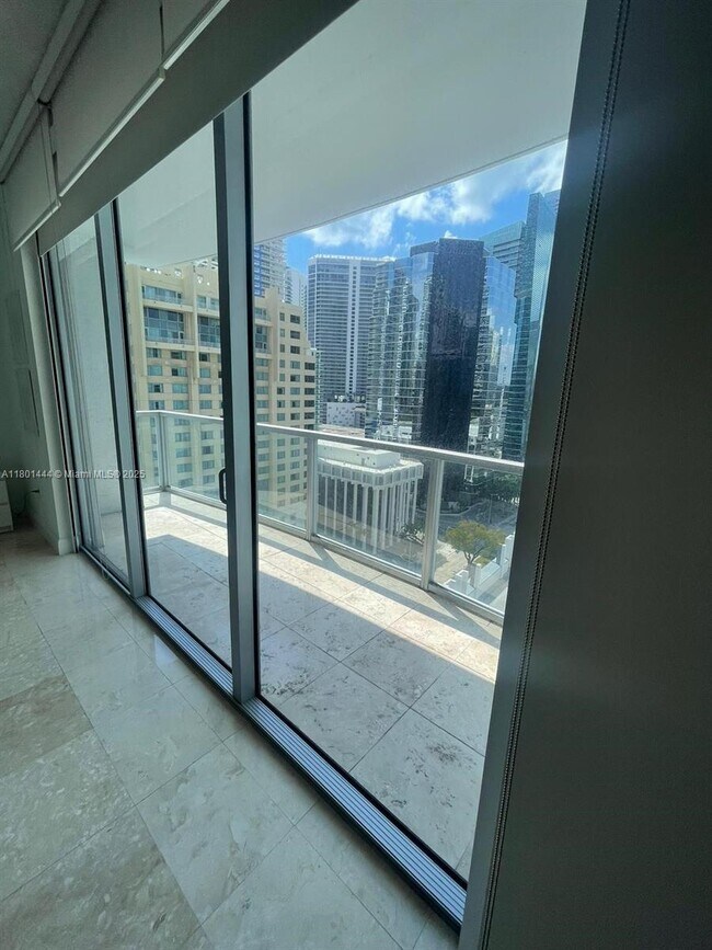 Building Photo - 1060 Brickell Ave