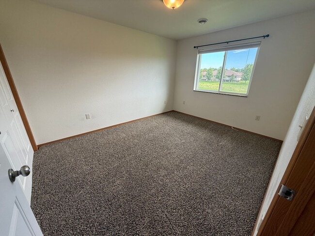 Building Photo - Upper 2 Bed 1 Bath