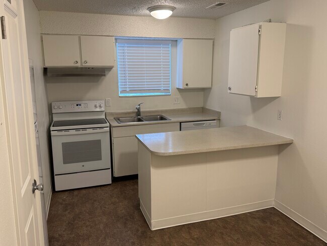 Building Photo - Magnussen Apartments