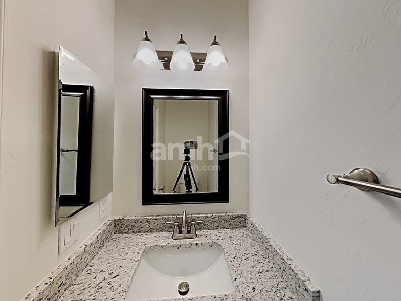 Building Photo - 65 W Camino Rio Cebolla