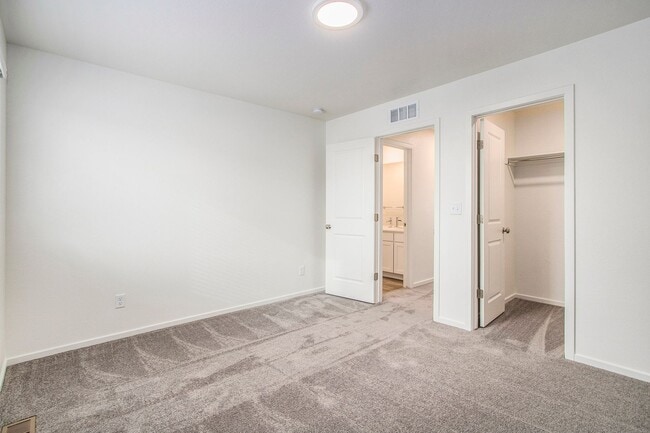 Building Photo - Exquisite 3 Bed 2.5 Bath Single Family Home