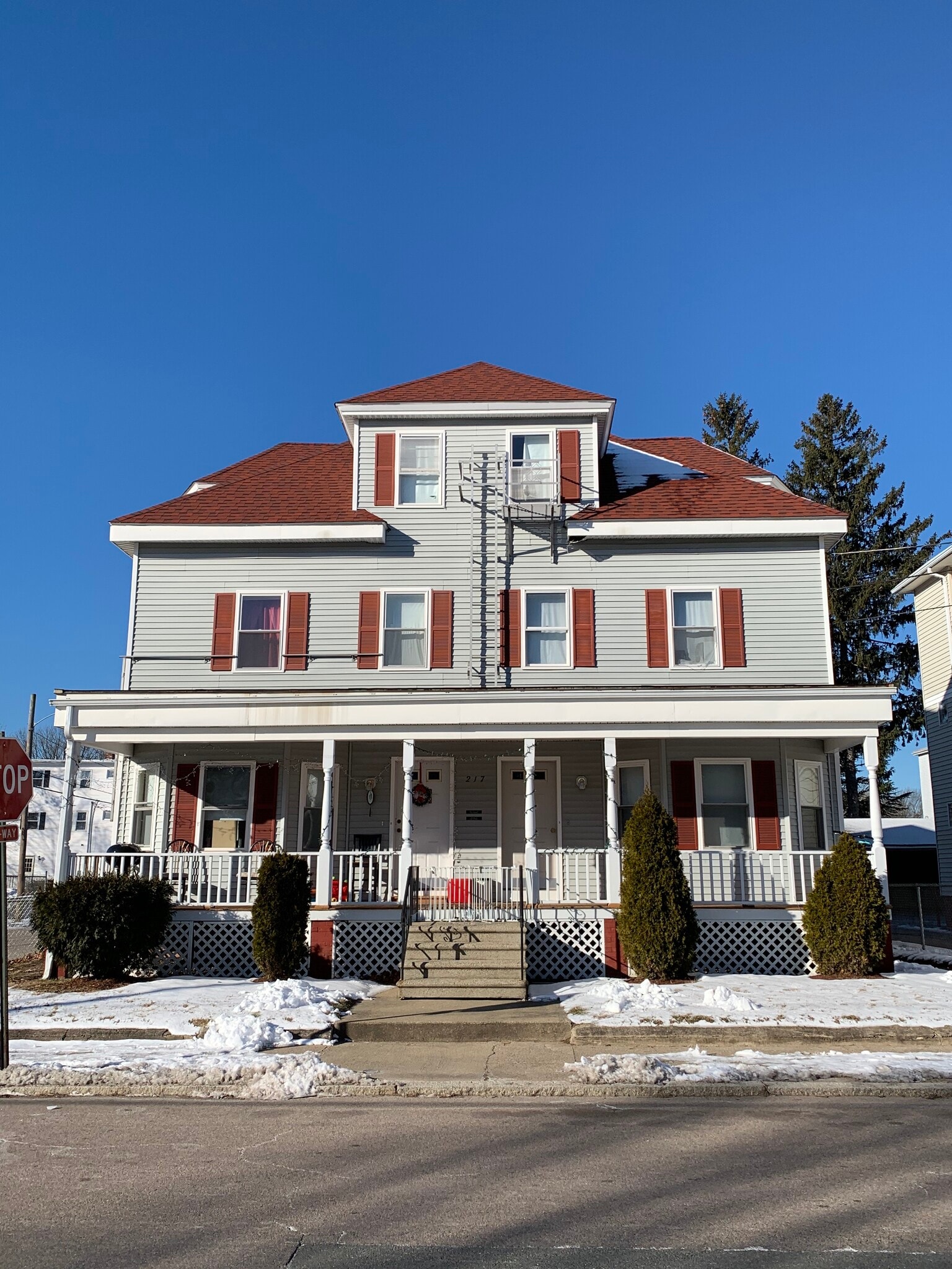 Building Photo - 217 Pine St