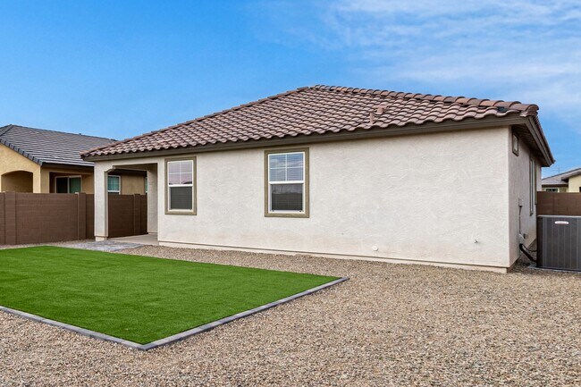 Building Photo - Charming 3-Bed Rental with Spacious Yard