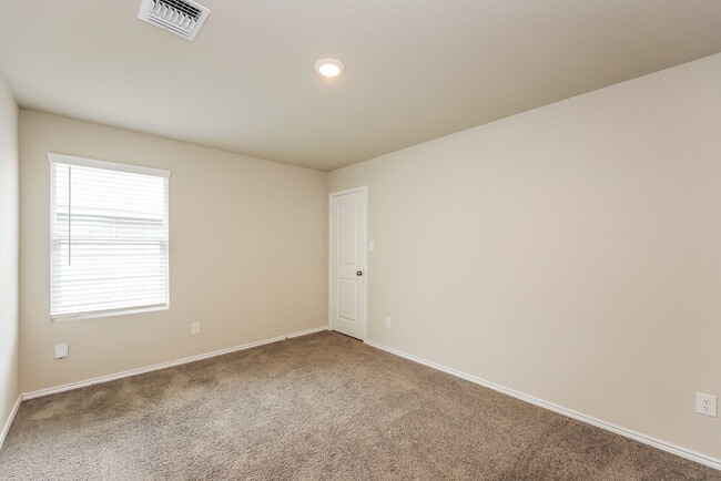 Building Photo - 5715 Leon Pl