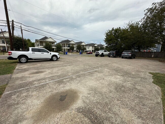 Building Photo - 1900 S 16th St