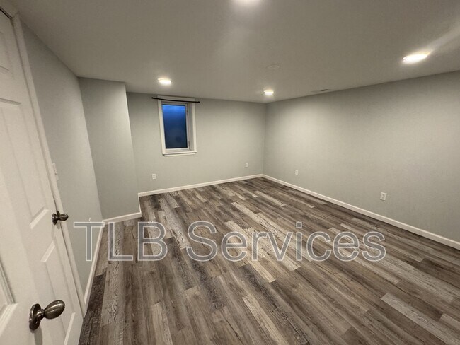 Building Photo - 542 Montdale Rd