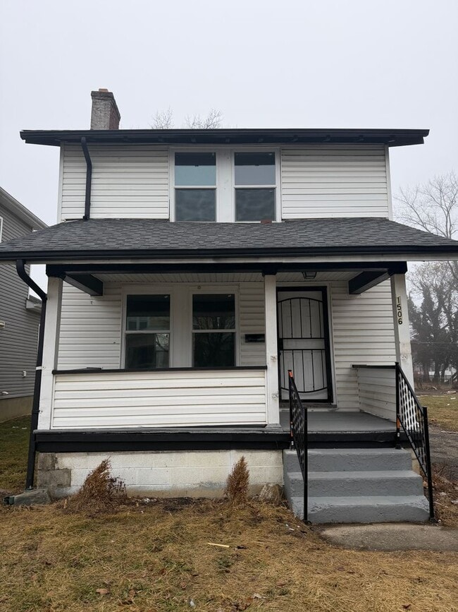 Building Photo - Freshly Renovated 2/1 in the Heart of Columbus