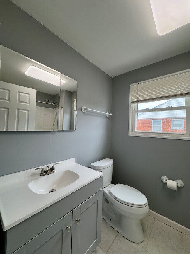 Building Photo - 8166 Del Haven Rd