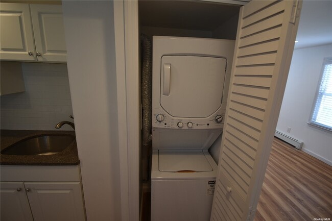 Building Photo - 248 Oak St