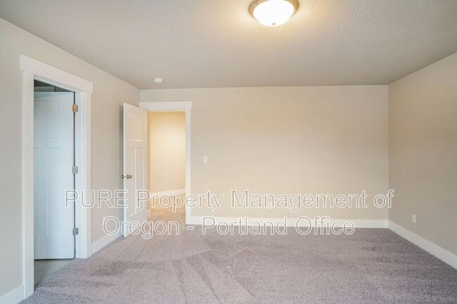 Building Photo - 1788 NE Gilbert Ln