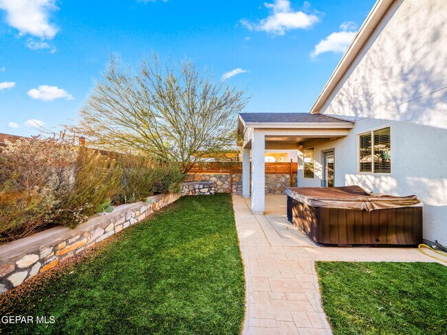 Building Photo - 5916 Hidden Acres Dr