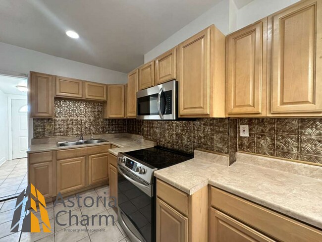 Building Photo - 3 Bedroom Home with Finished Basement and Rear Deck