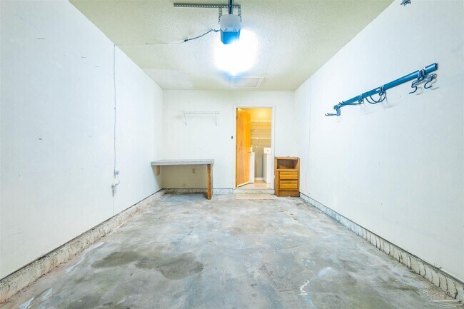 Building Photo - 1711 Bennetts End