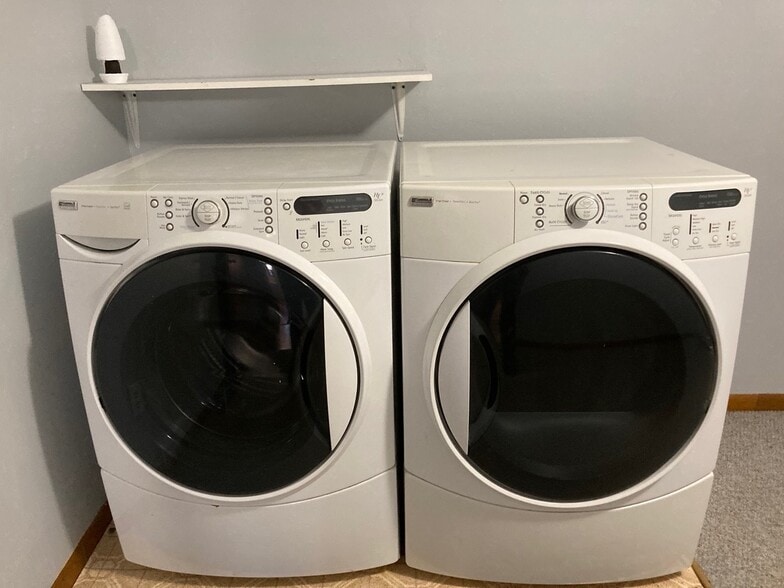 In unit laundry - 109 1st Ave N