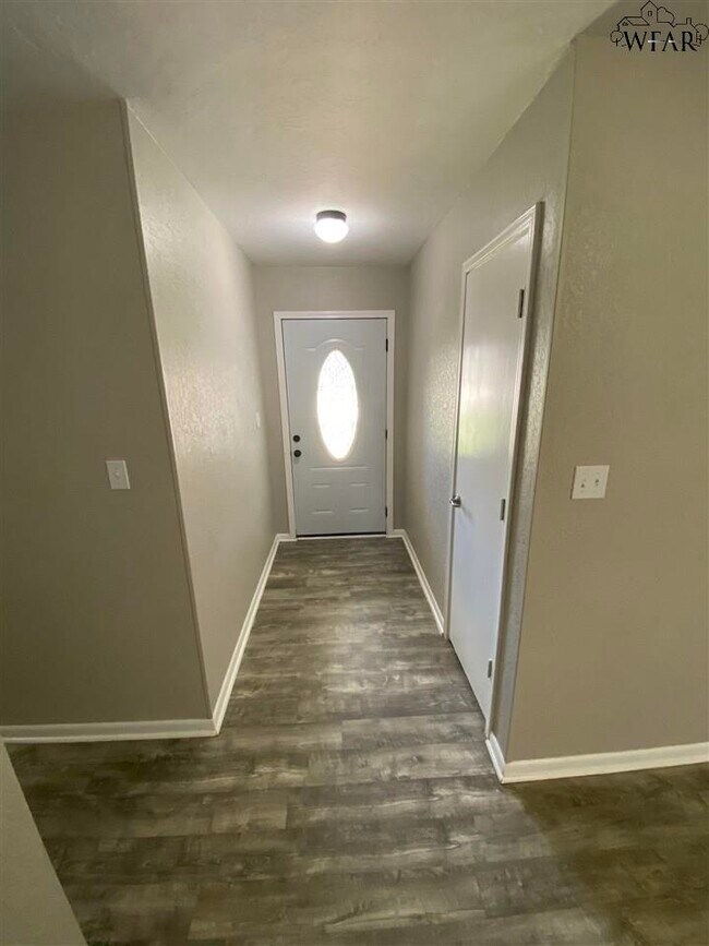 Building Photo - 5405 Hooper Dr