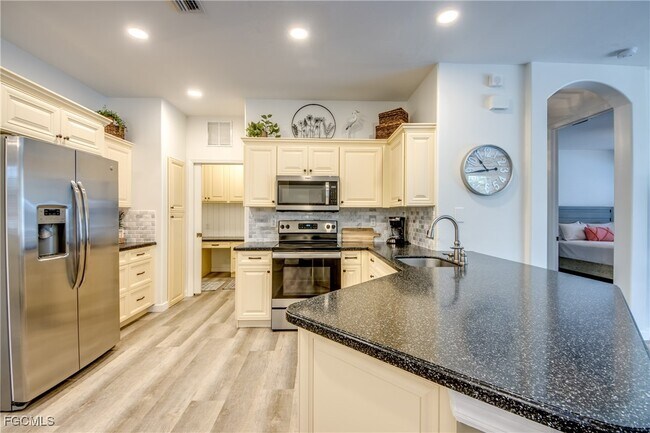 Building Photo - 10519 Diamante Way