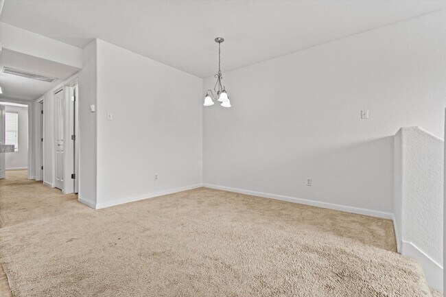 Building Photo - 2 Bedroom 2 Bathroom Duplex in Blanco Rive...