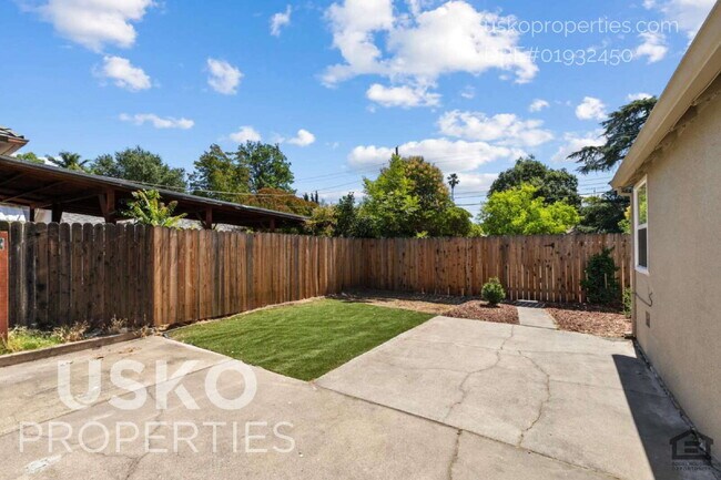 Building Photo - "Charming 4-Bed Retreat in the Heart of Sacramento - 1407 Sq Ft of Comfort!"